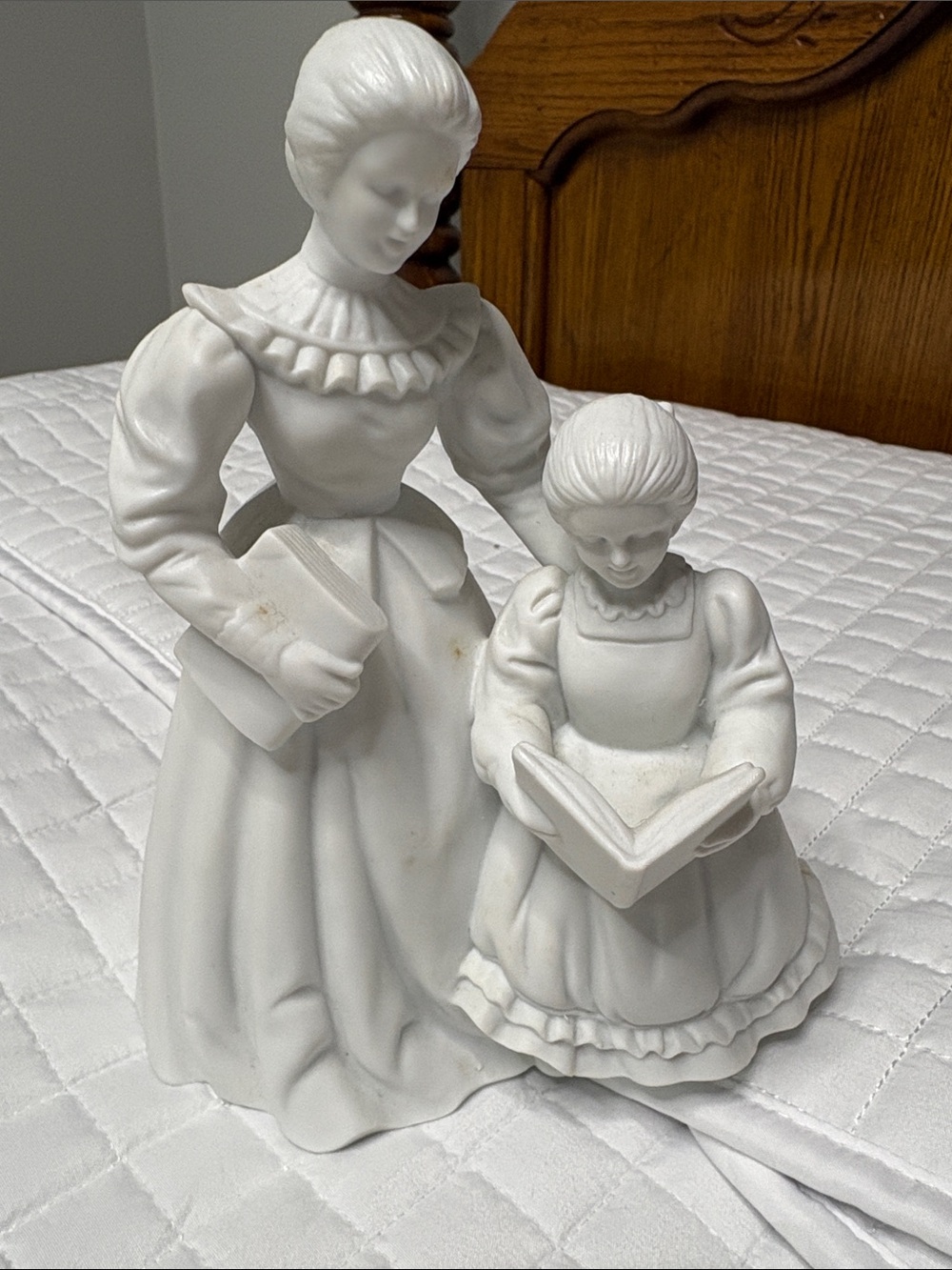 Department 56 retired “Mother and Child Carole’s.